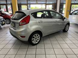 FORD - FIESTA - 2011/2012 - Prata - R$ 39.900,00