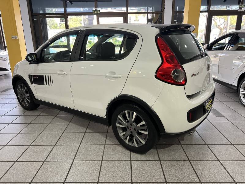 FIAT - PALIO - 2013/2014 - Branca - R$ 44.900,00