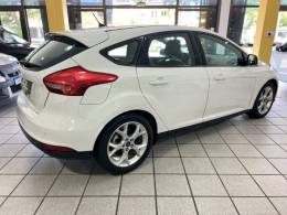 FORD - FOCUS - 2016/2016 - Branca - R$ 64.900,00