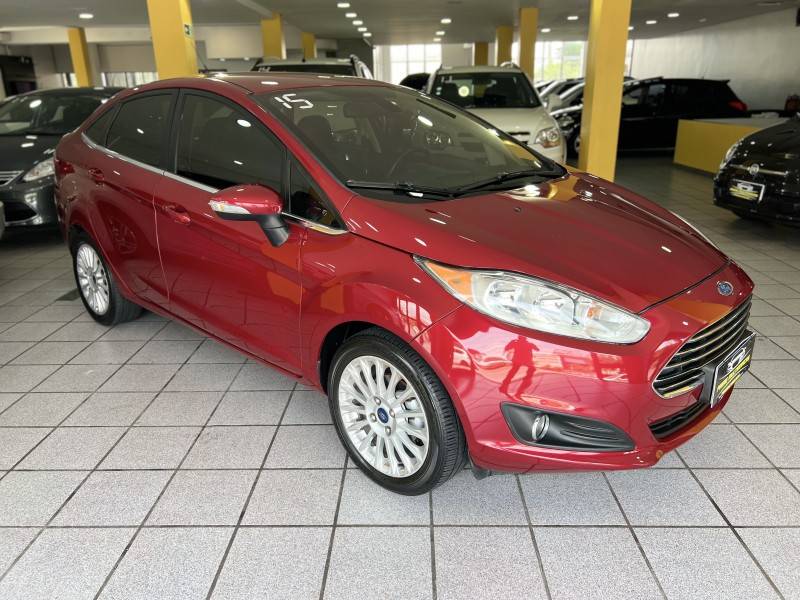 FORD - FIESTA - 2015/2015 - Vermelha - R$ 50.900,00