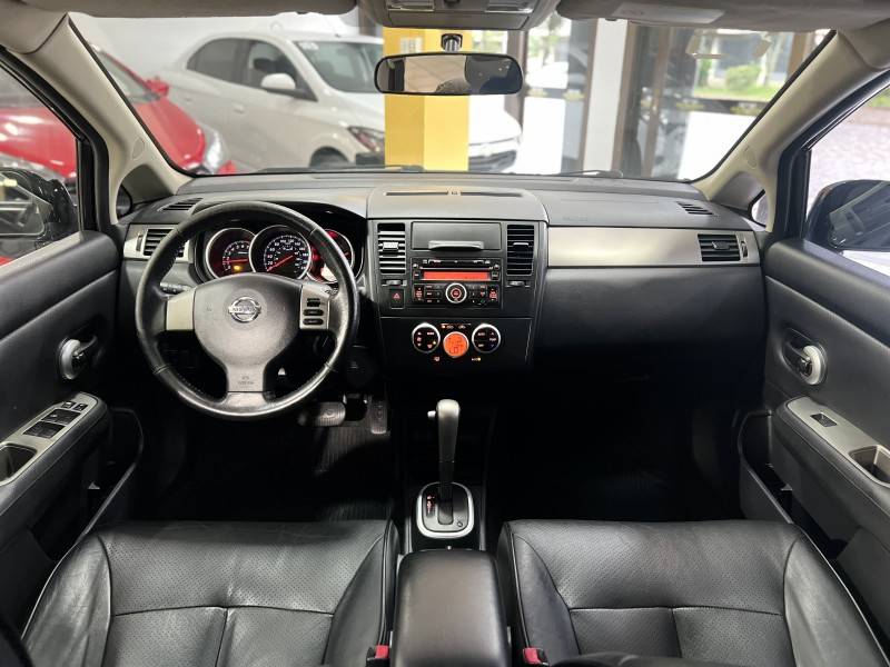 NISSAN - TIIDA - 2012/2013 - Preta - R$ 43.900,00