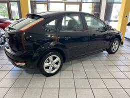 FORD - FOCUS - 2010/2010 - Preta - R$ 38.900,00