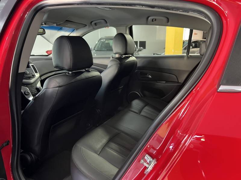 CHEVROLET - CRUZE - 2013/2014 - Vermelha - R$ 57.900,00