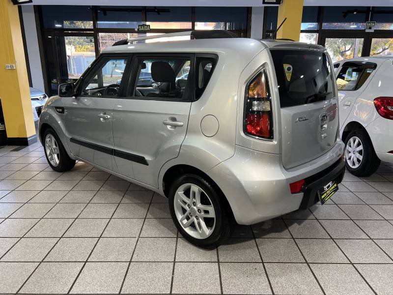 KIA MOTORS - SOUL - 2011/2011 - Prata - R$ 43.900,00