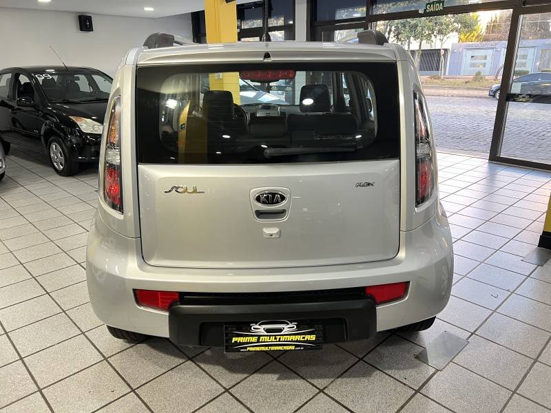 KIA MOTORS - SOUL - 2011/2011 - Prata - R$ 43.900,00