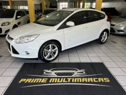 FORD - FOCUS - 2014/2015 - Branca - R$ 54.900,00