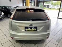 FORD - FOCUS - 2010/2011 - Prata - R$ 43.900,00