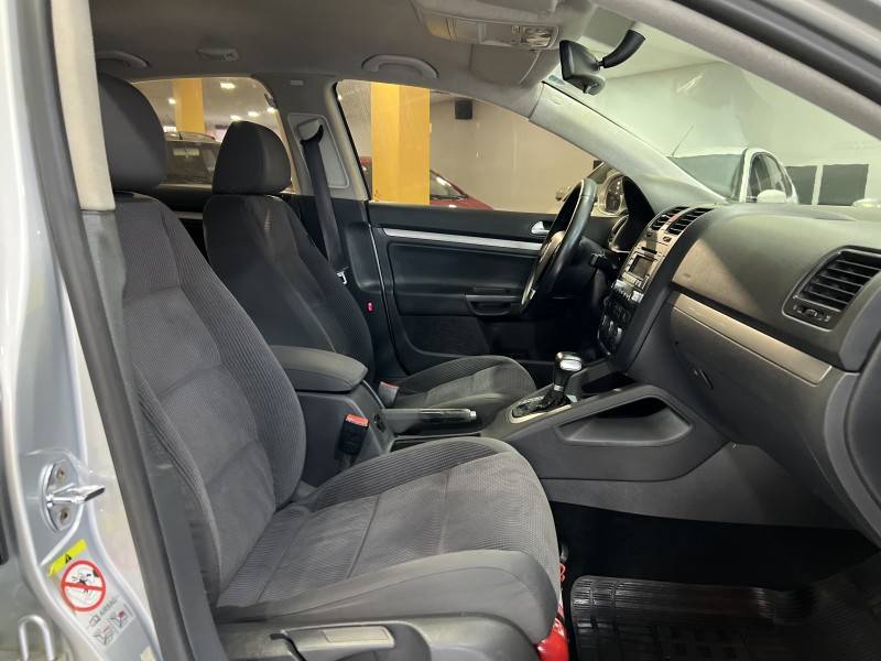 VOLKSWAGEN - JETTA - 2007/2008 - Prata - R$ 37.900,00