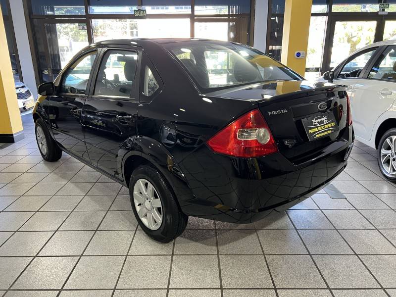 FORD - FIESTA - 2010/2010 - Preta - R$ 30.900,00