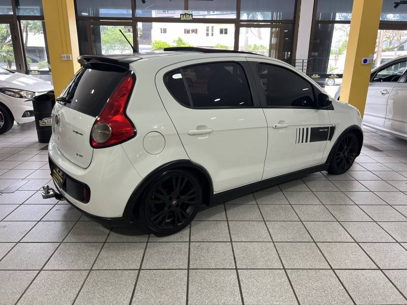 FIAT - PALIO - 2013/2014 - Branca - R$ 44.900,00