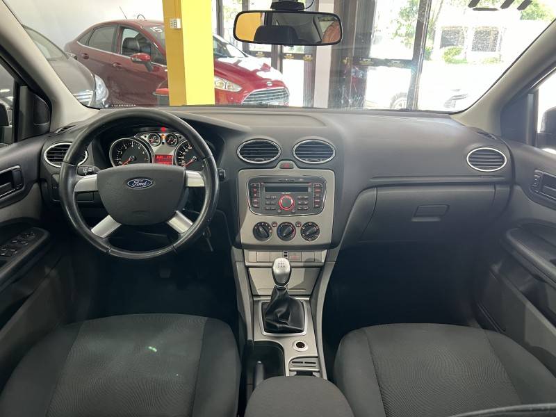 FORD - FOCUS - 2010/2010 - Preta - R$ 38.900,00