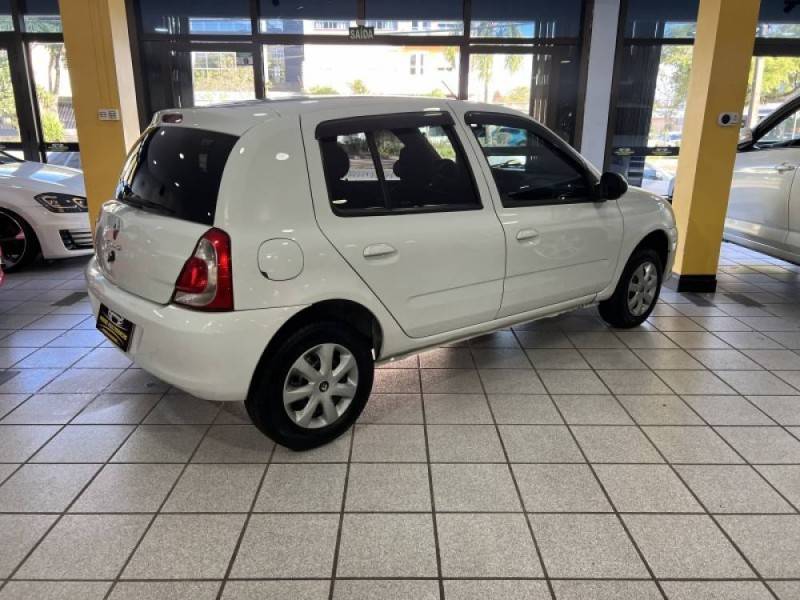 RENAULT - CLIO - 2015/2016 - Branca - R$ 31.900,00