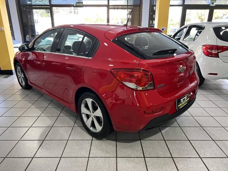 CHEVROLET - CRUZE - 2013/2014 - Vermelha - R$ 57.900,00