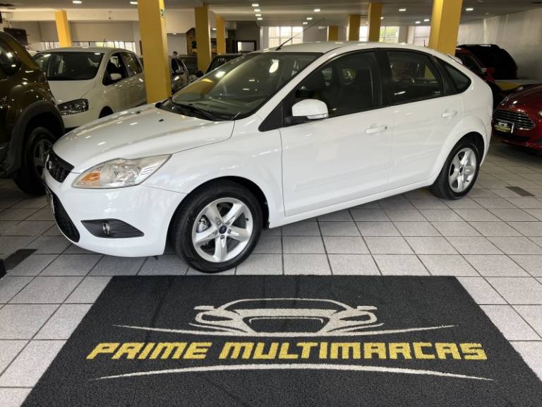 FORD - FOCUS - 2013/2013 - Branca - R$ 43.900,00