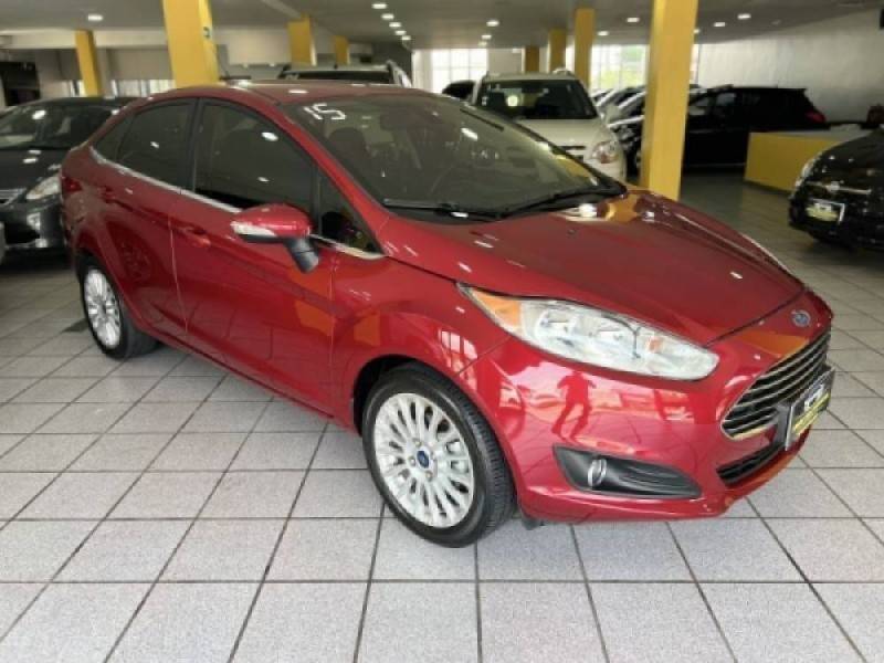 FORD - FIESTA - 2015/2015 - Vermelha - R$ 48.900,00
