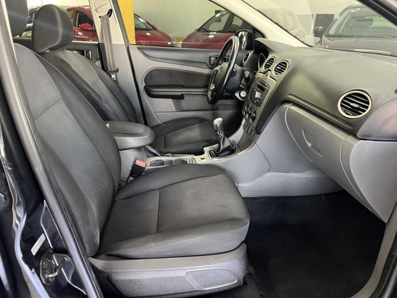 FORD - FOCUS - 2013/2013 - Preta - R$ 41.900,00