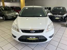 FORD - FOCUS - 2012/2013 - Branca - R$ 44.900,00