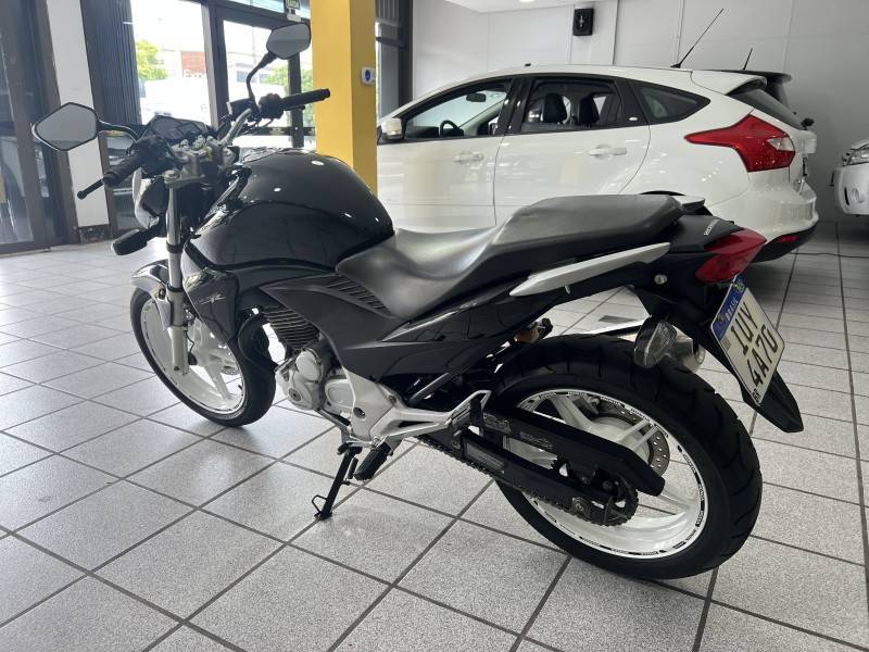 HONDA - CB 300R - 2014/2014 - Preta - R$ 12.900,00