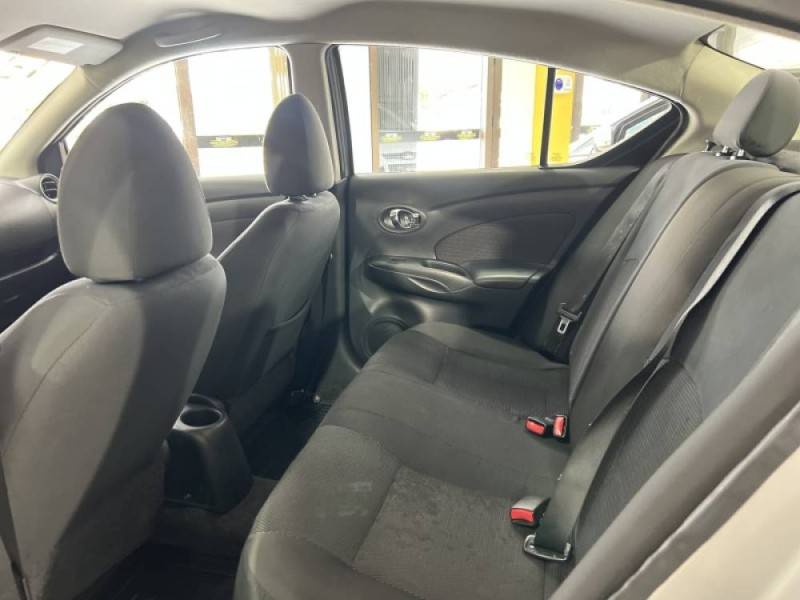 NISSAN - VERSA - 2013/2013 - Prata - R$ 36.900,00