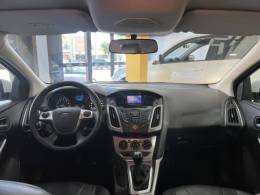 FORD - FOCUS - 2014/2015 - Branca - R$ 57.900,00