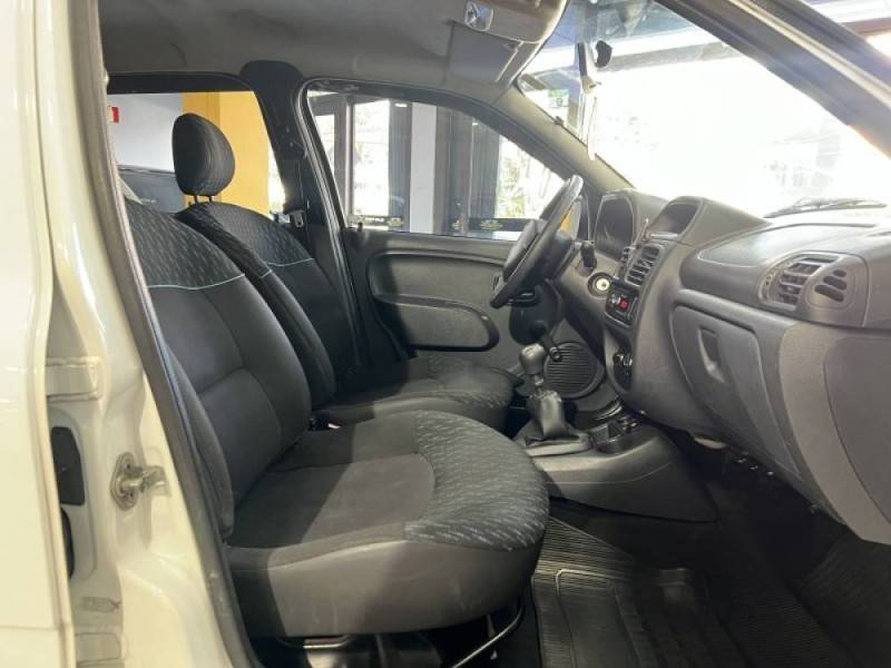 RENAULT - CLIO - 2015/2016 - Branca - R$ 31.900,00
