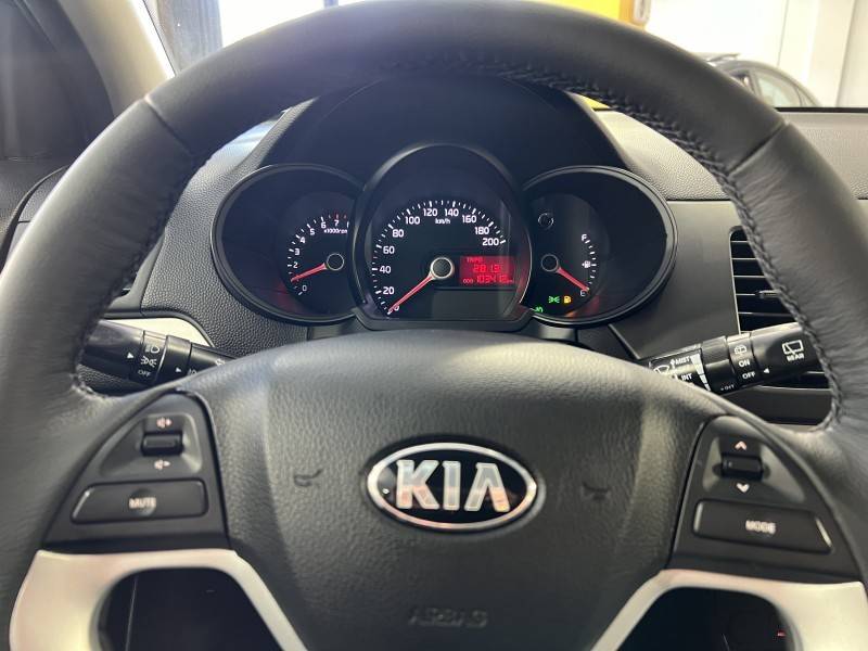 KIA MOTORS - PICANTO - 2013/2014 - Preta - R$ 37.900,00