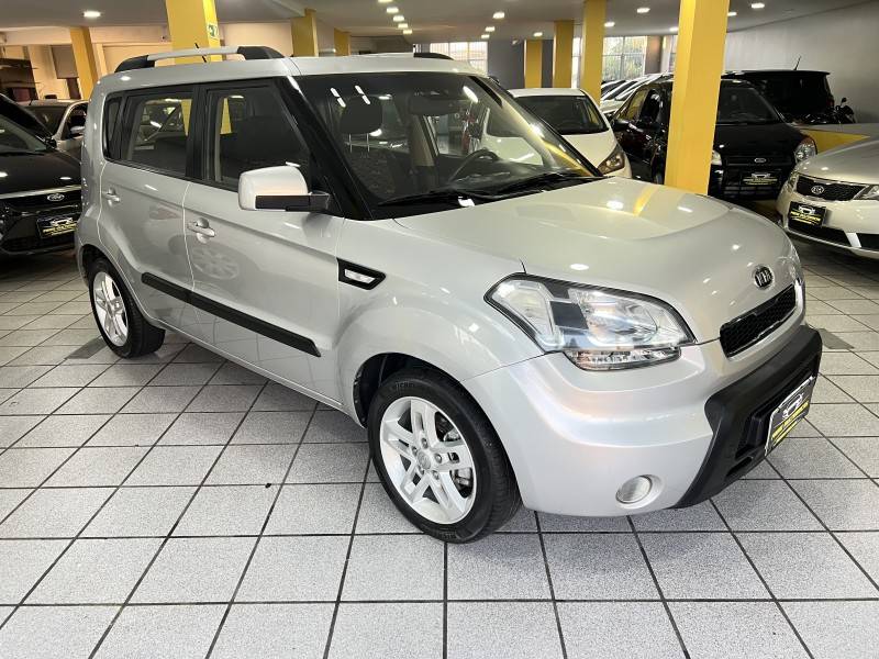 KIA MOTORS - SOUL - 2011/2011 - Prata - R$ 43.900,00