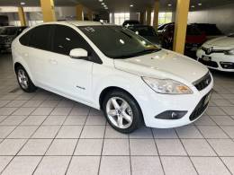 FORD - FOCUS - 2012/2013 - Branca - R$ 44.900,00