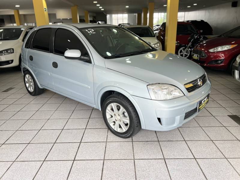 CHEVROLET - CORSA - 2011/2012 - Prata - R$ 31.900,00