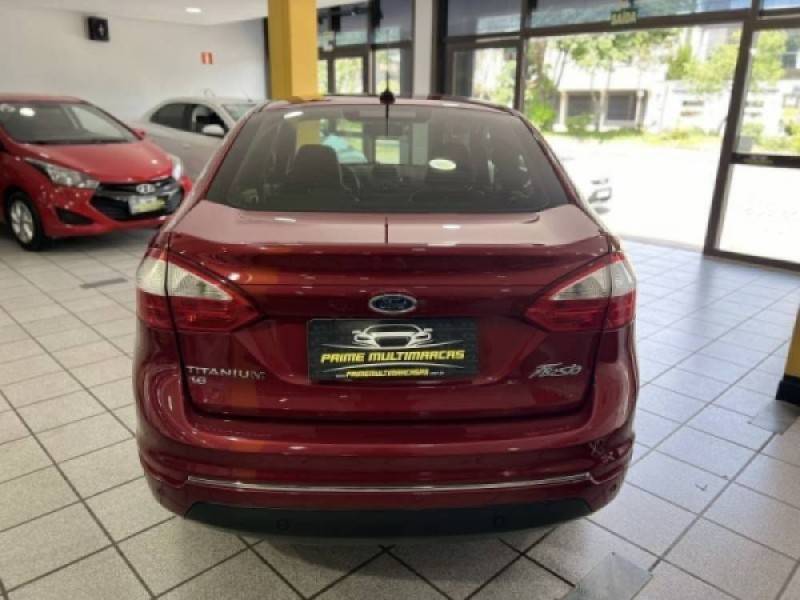 FORD - FIESTA - 2015/2015 - Vermelha - R$ 48.900,00