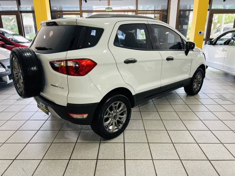 FORD - ECOSPORT - 2015/2015 - Branca - R$ 55.900,00