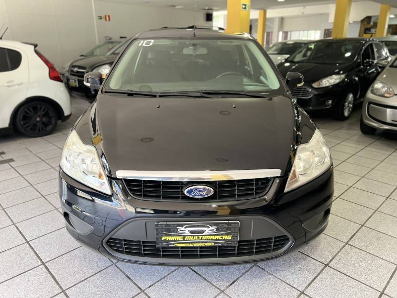 FORD - FOCUS - 2010/2010 - Preta - R$ 38.900,00