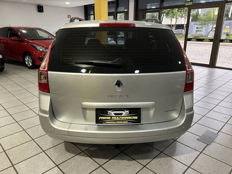 RENAULT - MÉGANE - 2013/2013 - Prata - R$ 34.900,00